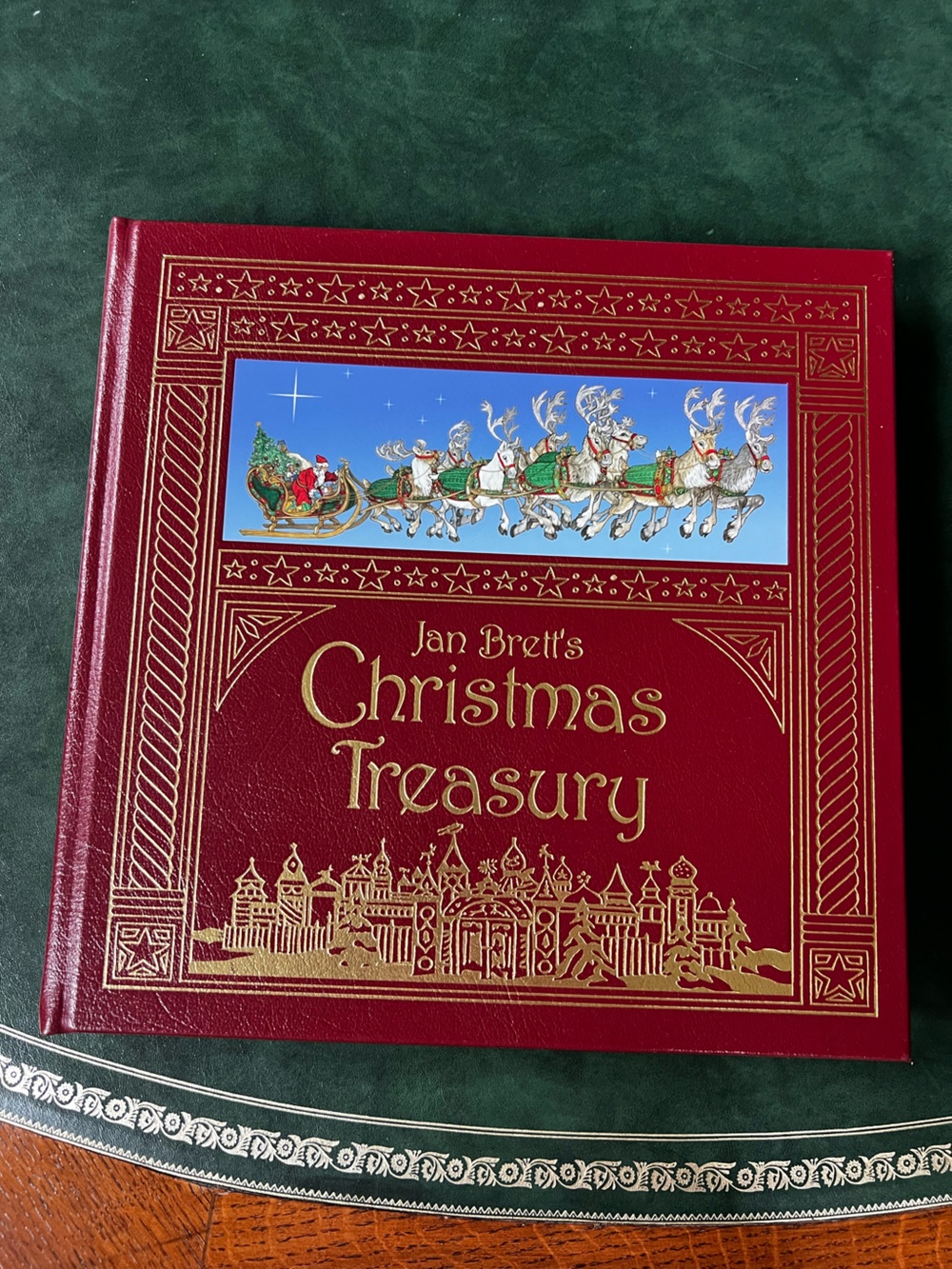 Collectible Hardcover Book Jan Brett's Christmas Treasury